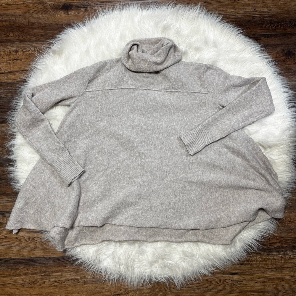 Free People Cream Wool Blend Split Hem Turtleneck Sweater size Women’s small